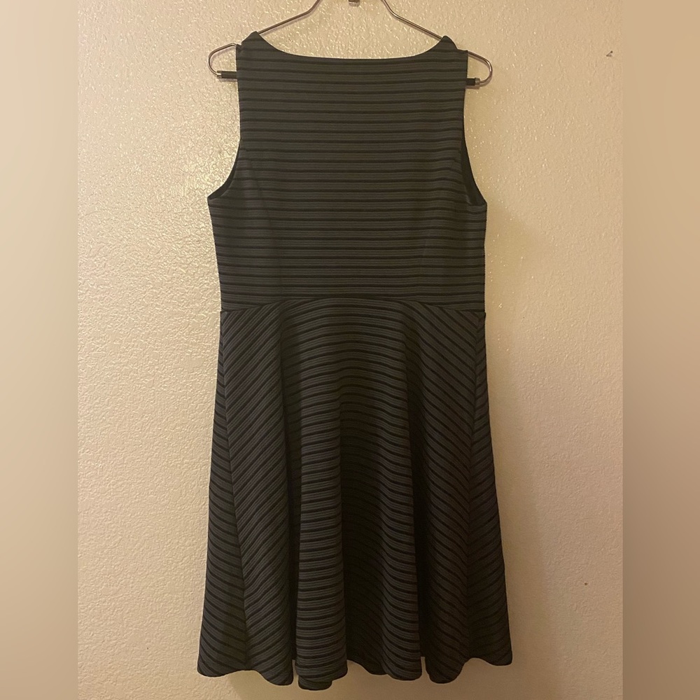 TORRID Grey with Black textured stripes, sleeveless, fit and flare size 0 - Picture 3 of 12